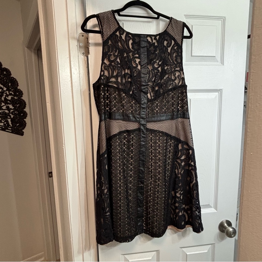 EUC - Mossimo Lace & Leather Dress Size XXL, Black and Tan, Lace Accents, LBD ❤️